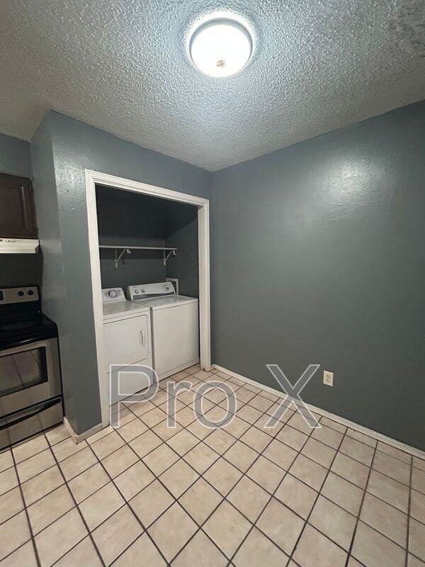 1605 Juniper Cir - Photo 6 of 15