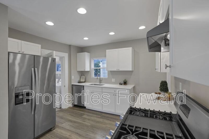 533 E Jenkins Ave - Photo 7 of 18