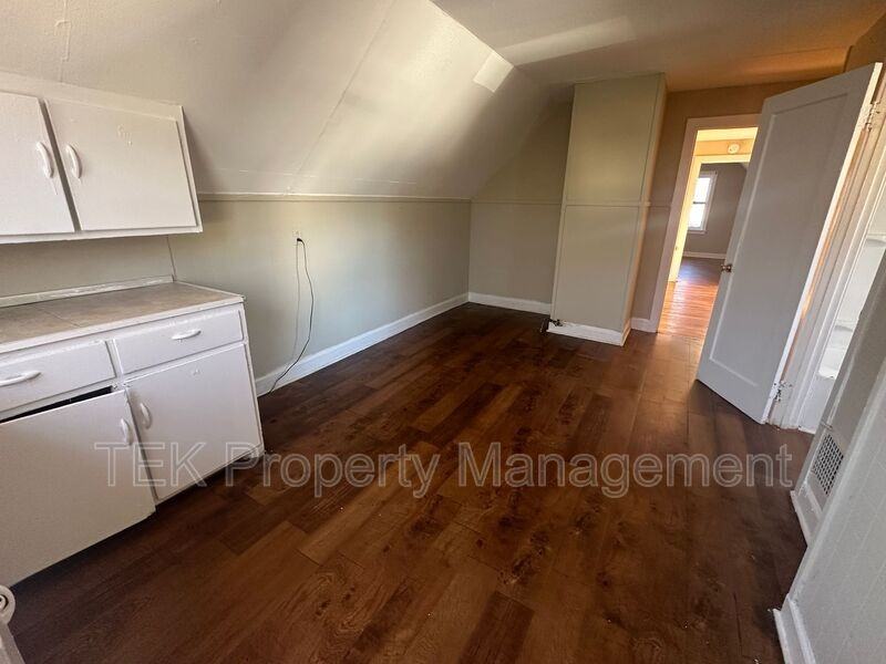 202 4th St - Photo 3 of 7