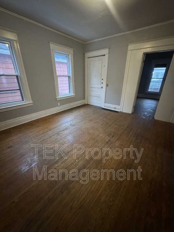 202 4th St - Photo 2 of 8