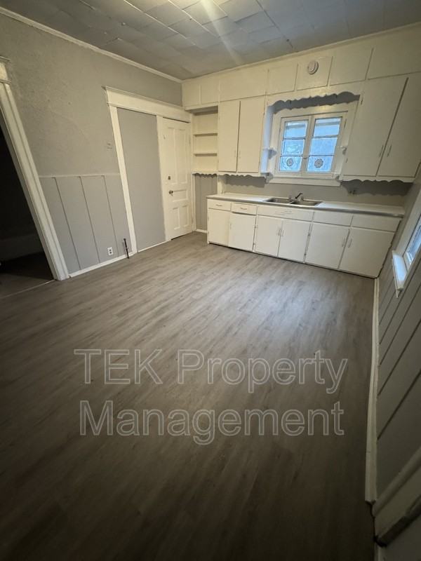 202 4th St - Photo 3 of 8