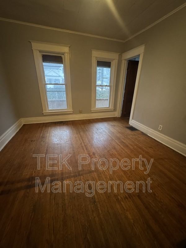 202 4th St - Photo 7 of 8