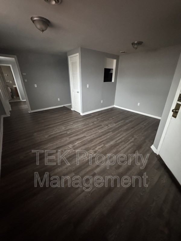 205 Lake Ave #11 - Photo 2 of 5