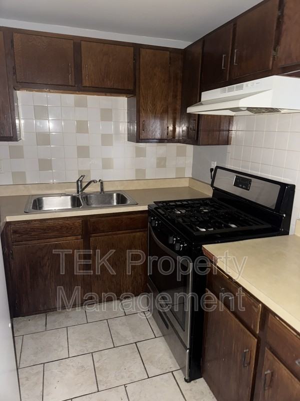 205 Lake Ave #11 - Photo 4 of 5