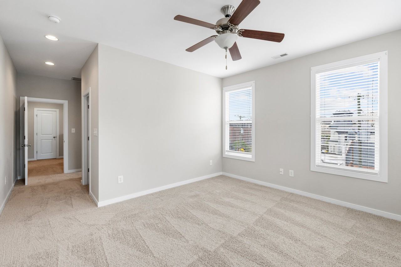 2102 E Broad St #B - Photo 4 of 19