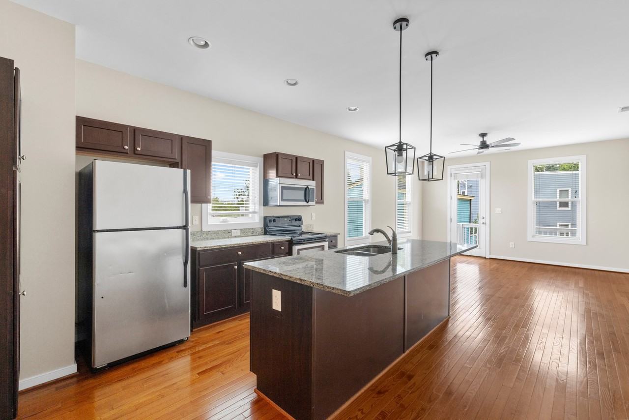 2102 E Broad St #B - Photo 7 of 19