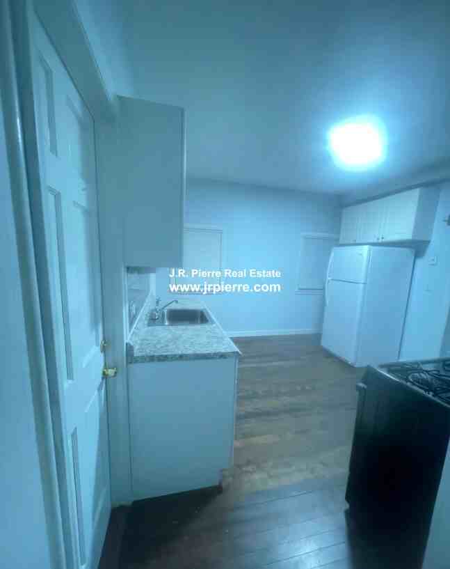 31 Myrtle St #1 - Photo 4 of 11