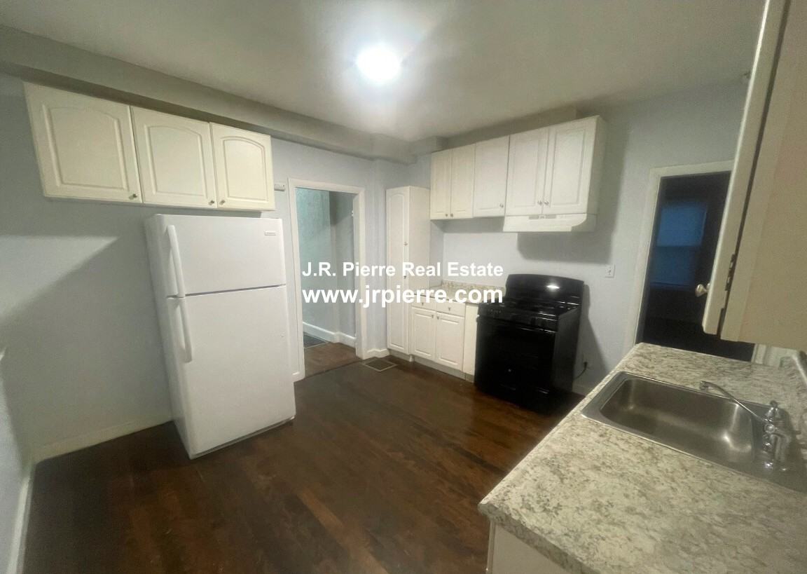 31 Myrtle St #1 - Photo 5 of 11