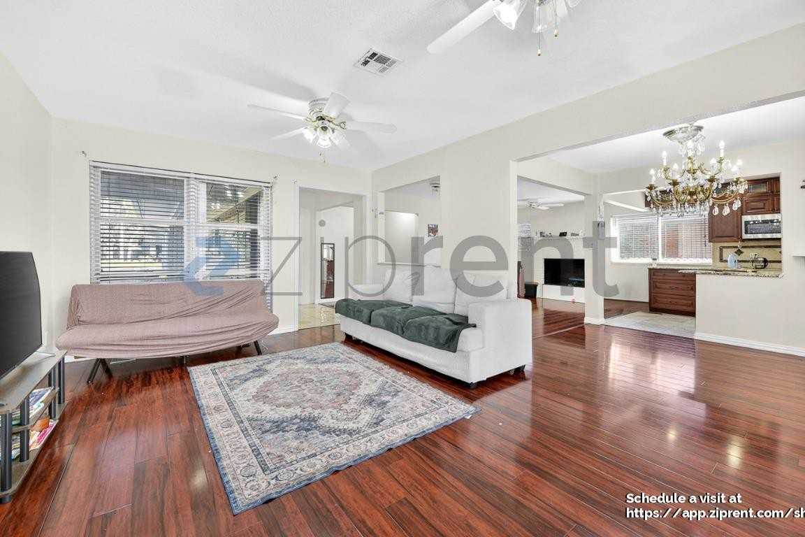 502 Forest Cir - Photo 4 of 21