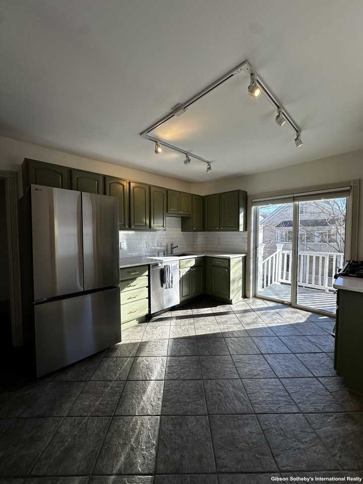 52 Victoria St #B - Photo 4 of 14