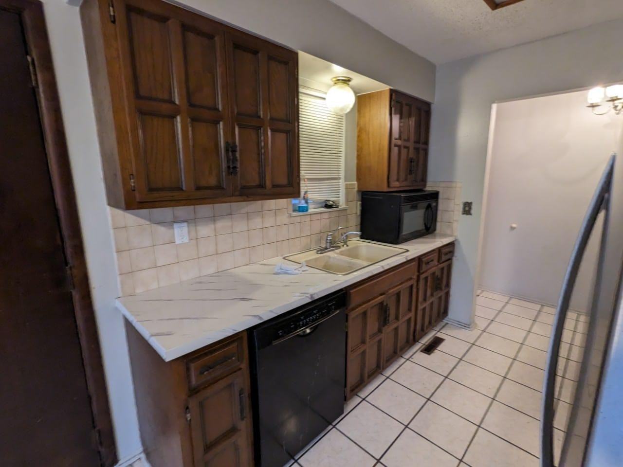 5108 Looman St - Photo 6 of 20