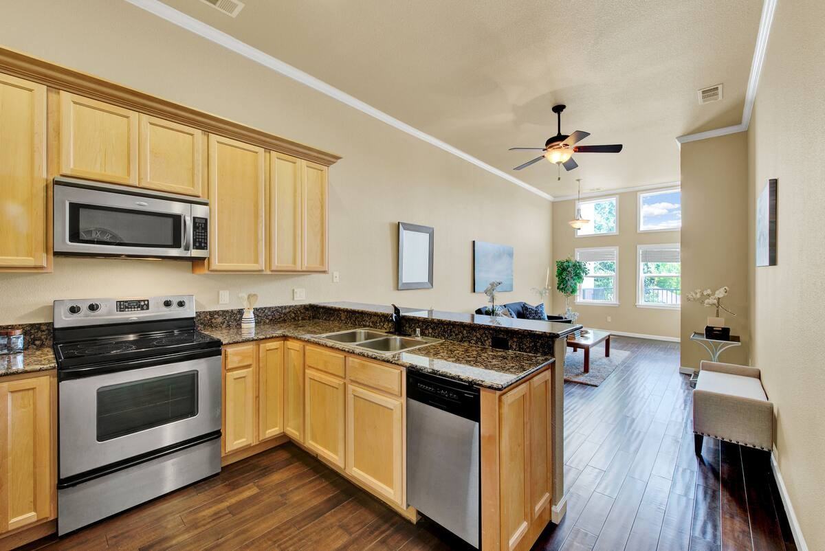 528 Main St - Photo 2 of 8