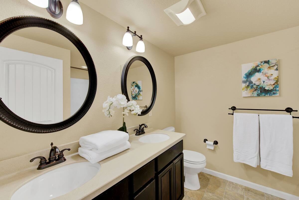 528 Main St - Photo 3 of 8