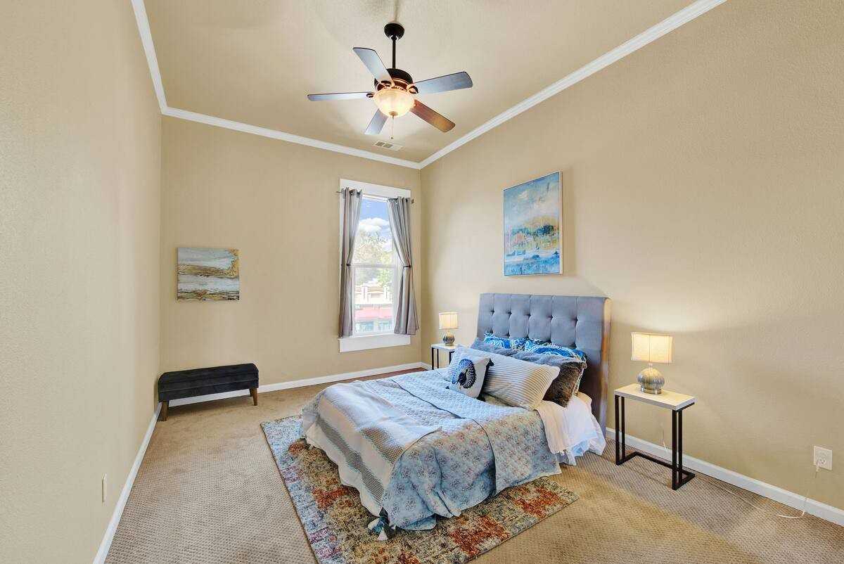 528 Main St - Photo 4 of 8