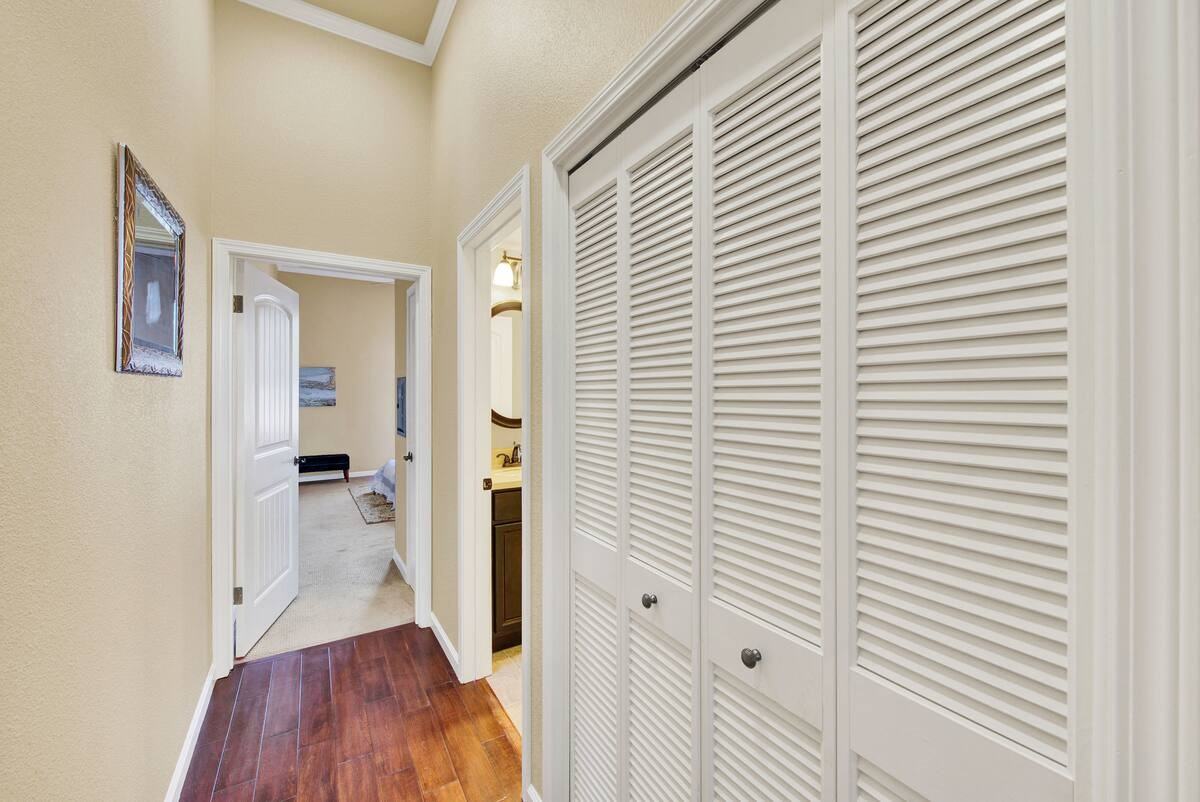 528 Main St - Photo 5 of 8