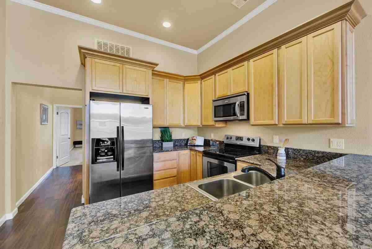 528 Main St - Photo 6 of 8