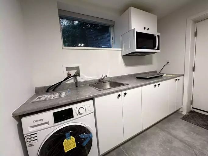 6836 Laurel St - Photo 2 of 8