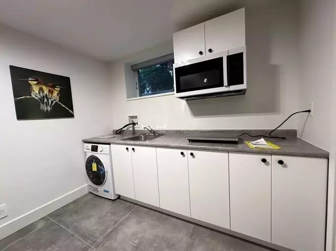 6836 Laurel St - Photo 3 of 8