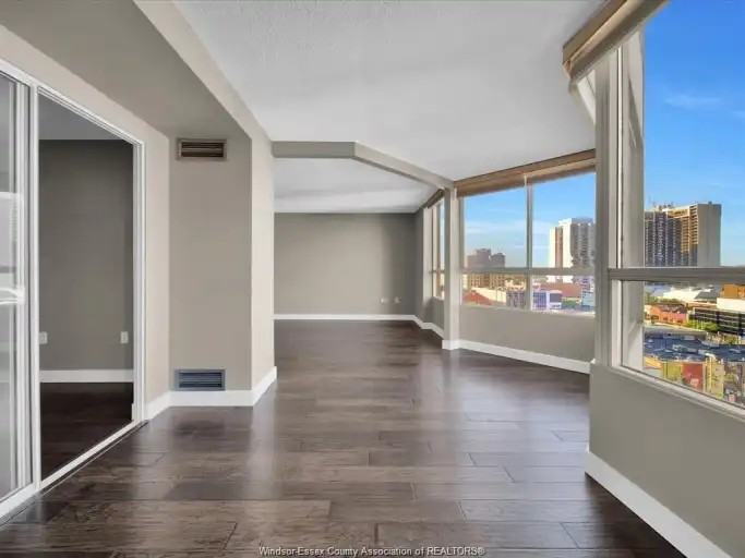 75 Riverside Dr W #1210 - Photo 4 of 13