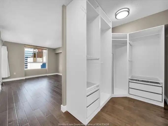 75 Riverside Dr W #1210 - Photo 5 of 13