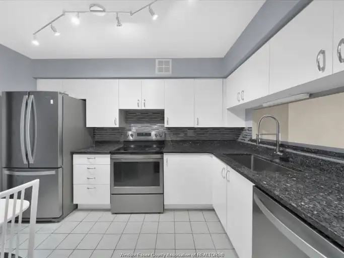 75 Riverside Dr W #1210 - Photo 6 of 13