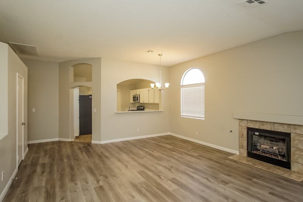 3401 W Red Coach Ave - Photo 3 of 15