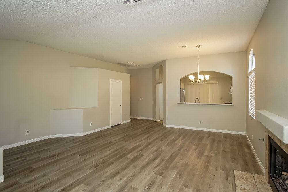 3401 W Red Coach Ave - Photo 4 of 15