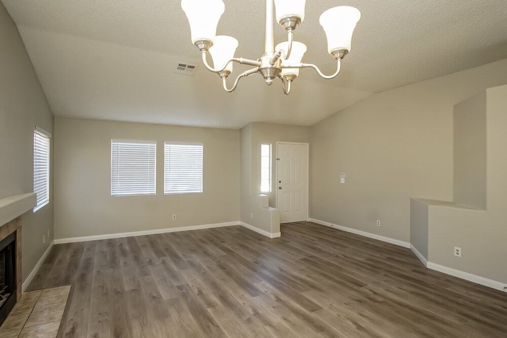 3401 W Red Coach Ave - Photo 6 of 15