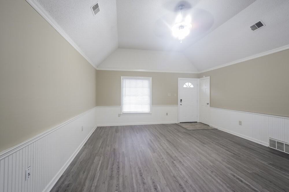 4483 Green Crk - Photo 4 of 17