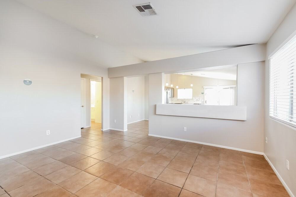 21632 N 33rd Ave - Photo 3 of 16