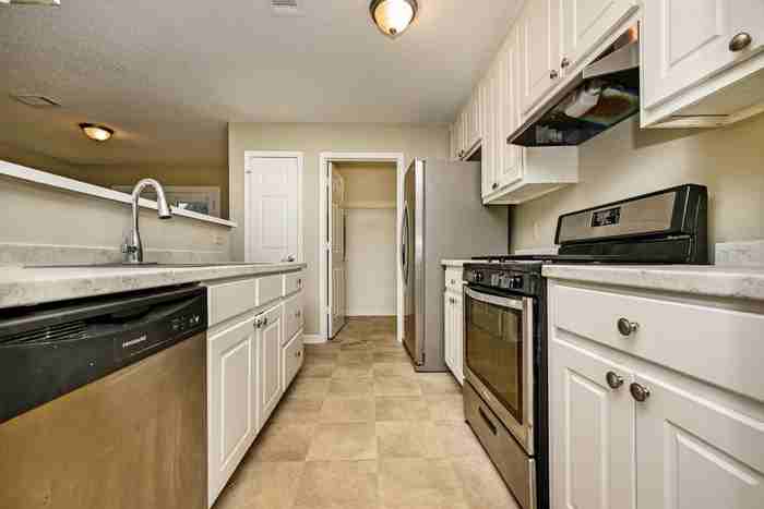 419 Tina Hely Ct - Photo 5 of 17