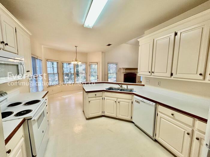 1660 Cheshire Ct - Photo 2 of 41