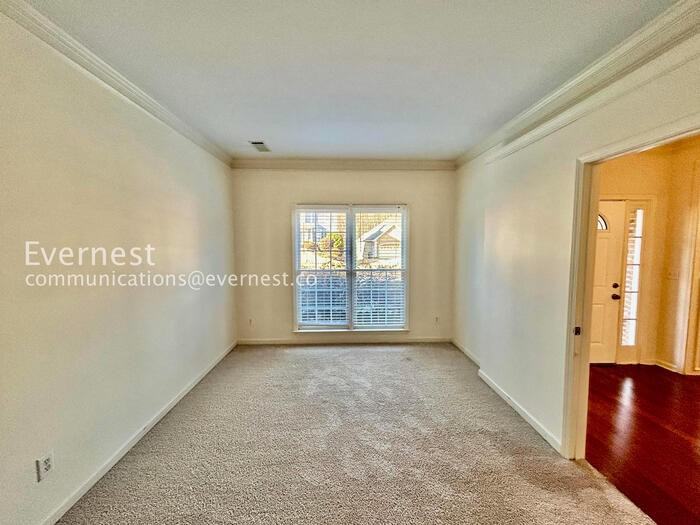 1660 Cheshire Ct - Photo 5 of 41