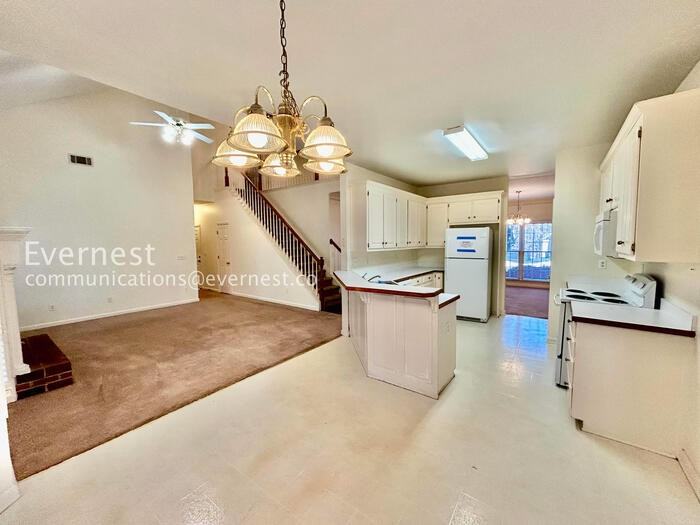 1660 Cheshire Ct - Photo 7 of 41