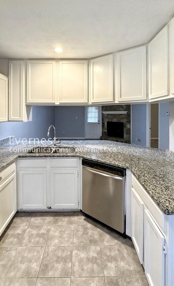 1942 Cornell Way - Photo 3 of 26