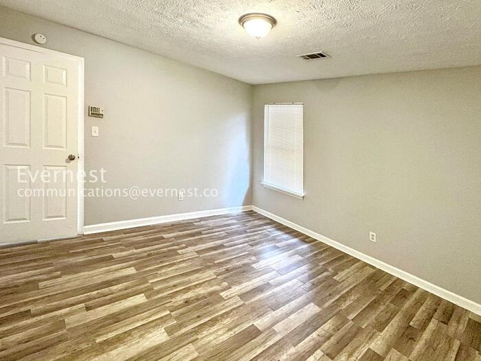 1942 Cornell Way - Photo 4 of 26