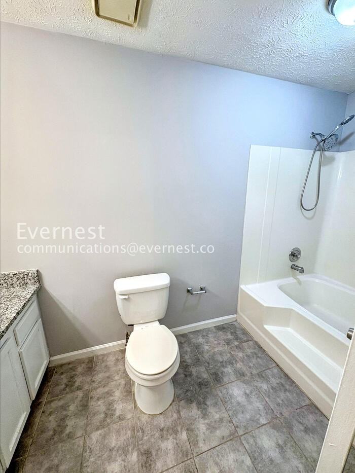 1942 Cornell Way - Photo 7 of 26