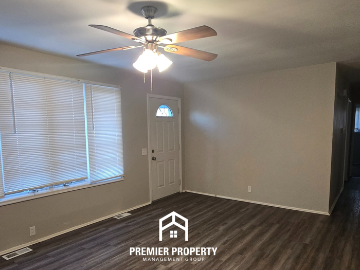 2185 Flight Dr - Photo 3 of 14