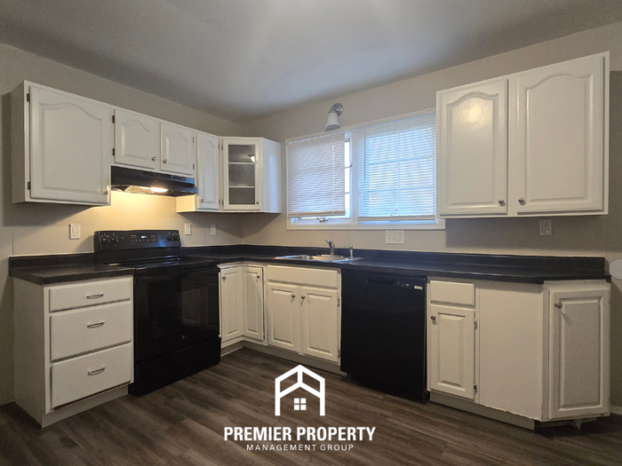 2185 Flight Dr - Photo 4 of 14