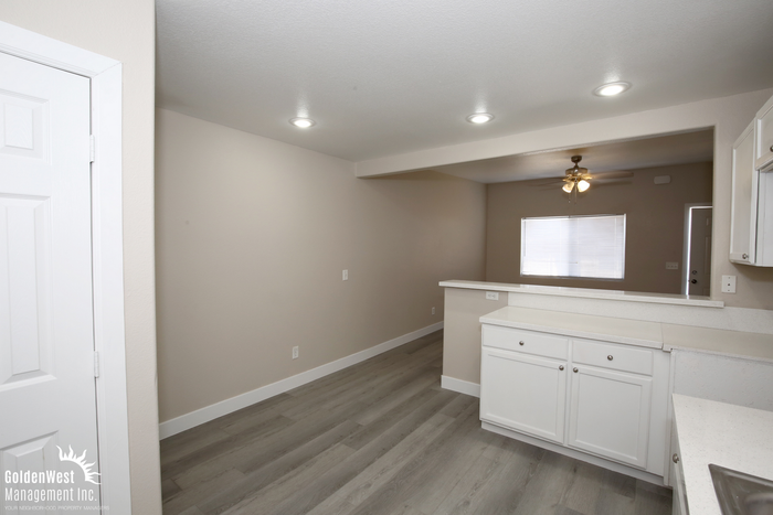 1717 Linden Ave #A - Photo 7 of 12