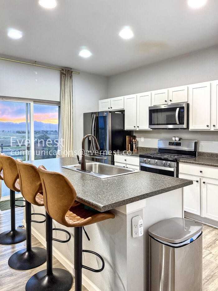 1123 Huntington Ave - Photo 3 of 26