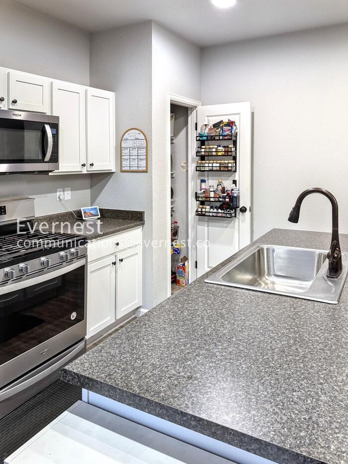 1123 Huntington Ave - Photo 6 of 26