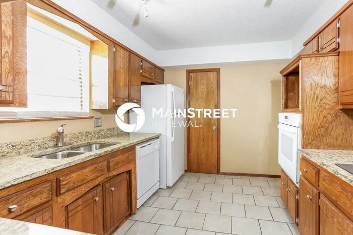 1124 N Patterson Dr - Photo 6 of 16