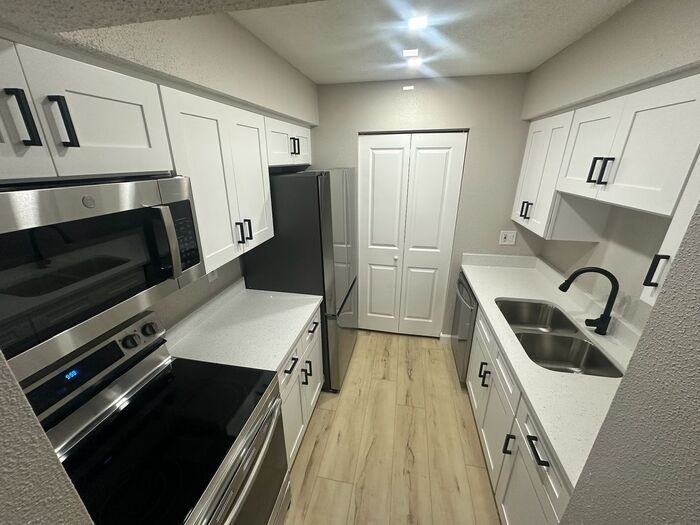 3748 Idlebrook Cir #110 - Photo 7 of 16