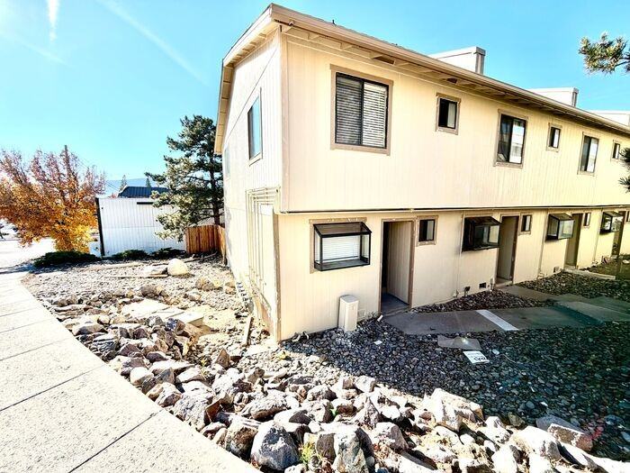 4985 W 7th St #18 - Photo 2 of 13