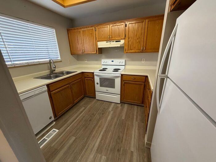 4985 W 7th St #18 - Photo 3 of 13