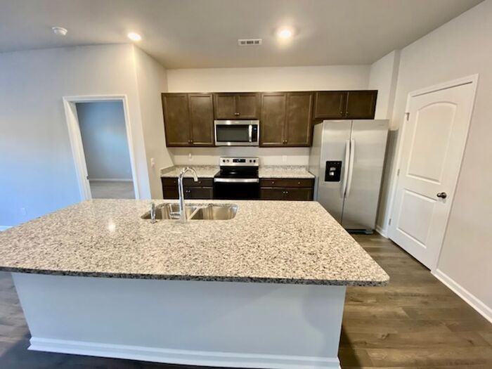 123 Derbyshire Dr - Photo 4 of 18