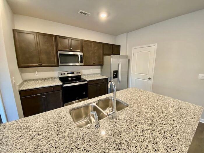 123 Derbyshire Dr - Photo 5 of 18