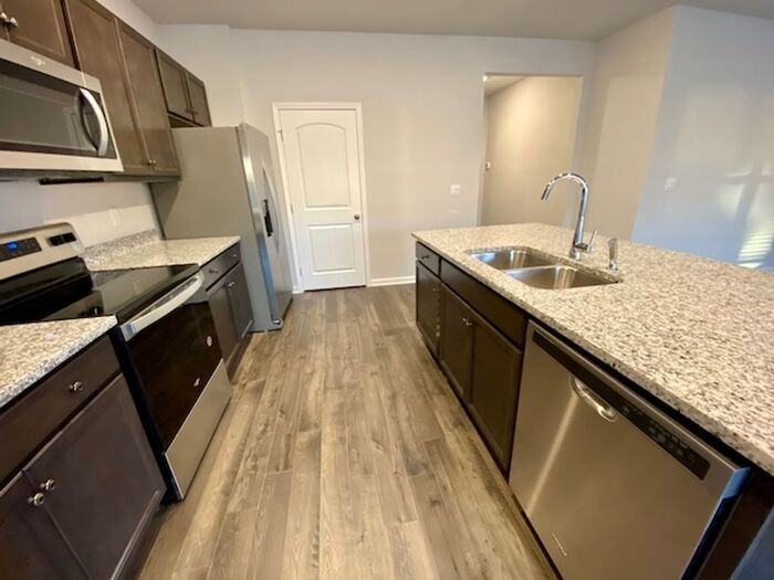 123 Derbyshire Dr - Photo 6 of 18