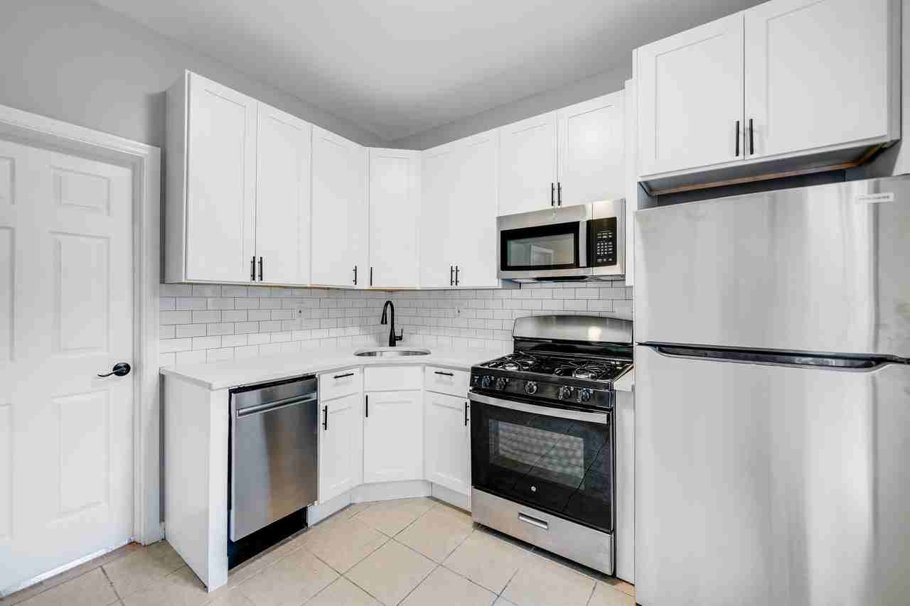 152 New York Ave - Photo 2 of 11